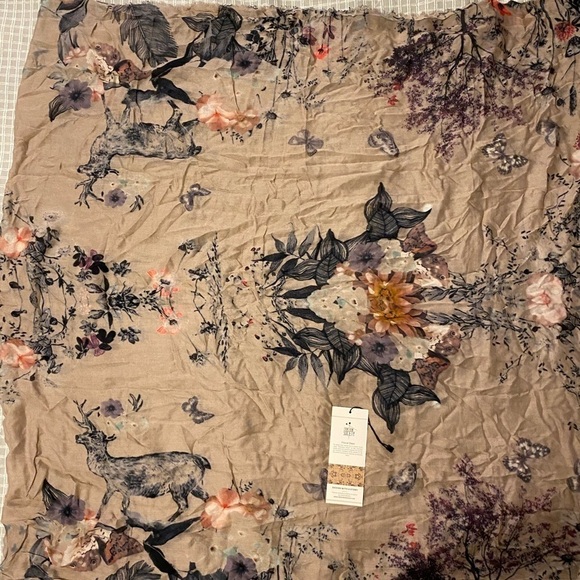 Front Row Society Floral Deer Scarf 60” x 80” (FW) - Picture 11 of 13
